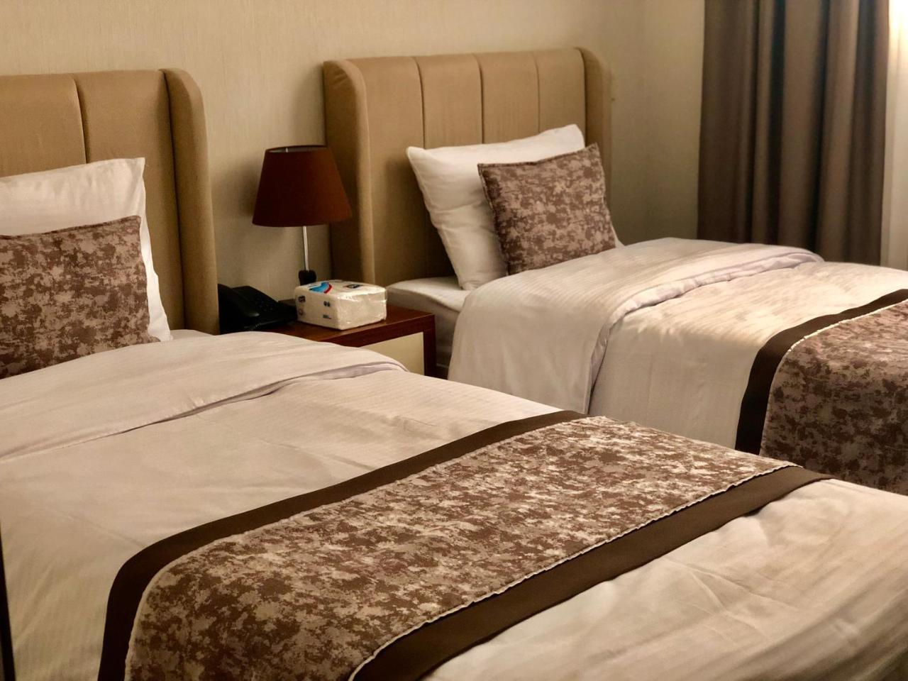 טביליסי Tbili Hotel מראה חיצוני תמונה
