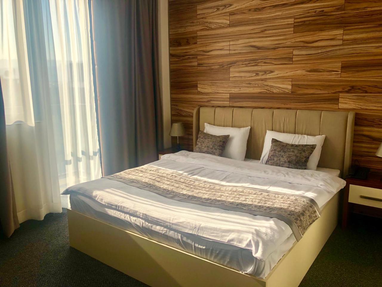 טביליסי Tbili Hotel מראה חיצוני תמונה