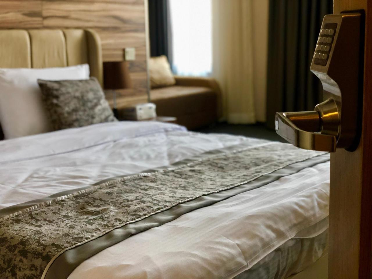 טביליסי Tbili Hotel מראה חיצוני תמונה