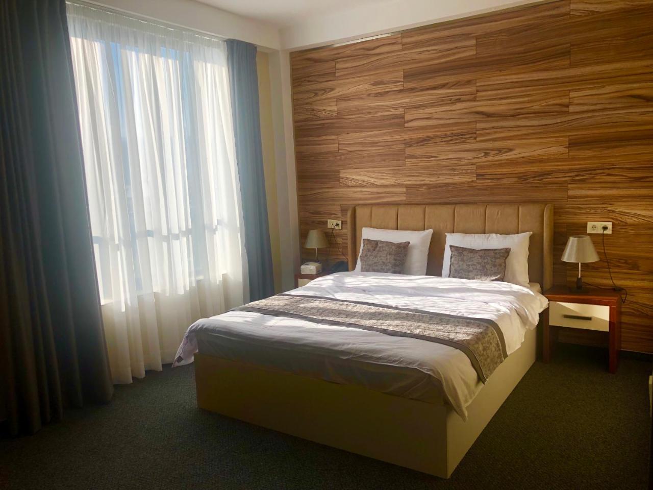 טביליסי Tbili Hotel מראה חיצוני תמונה
