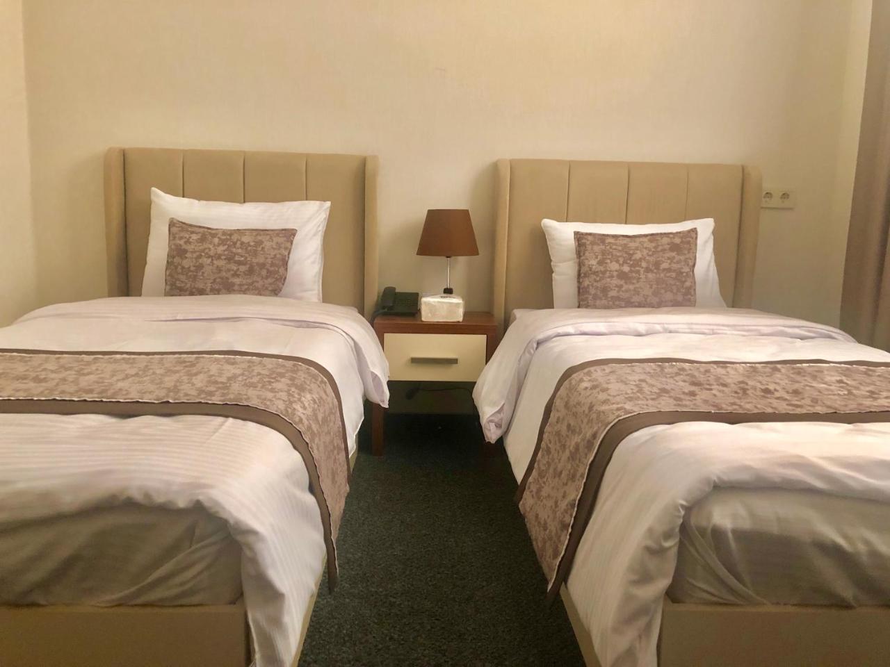 טביליסי Tbili Hotel מראה חיצוני תמונה