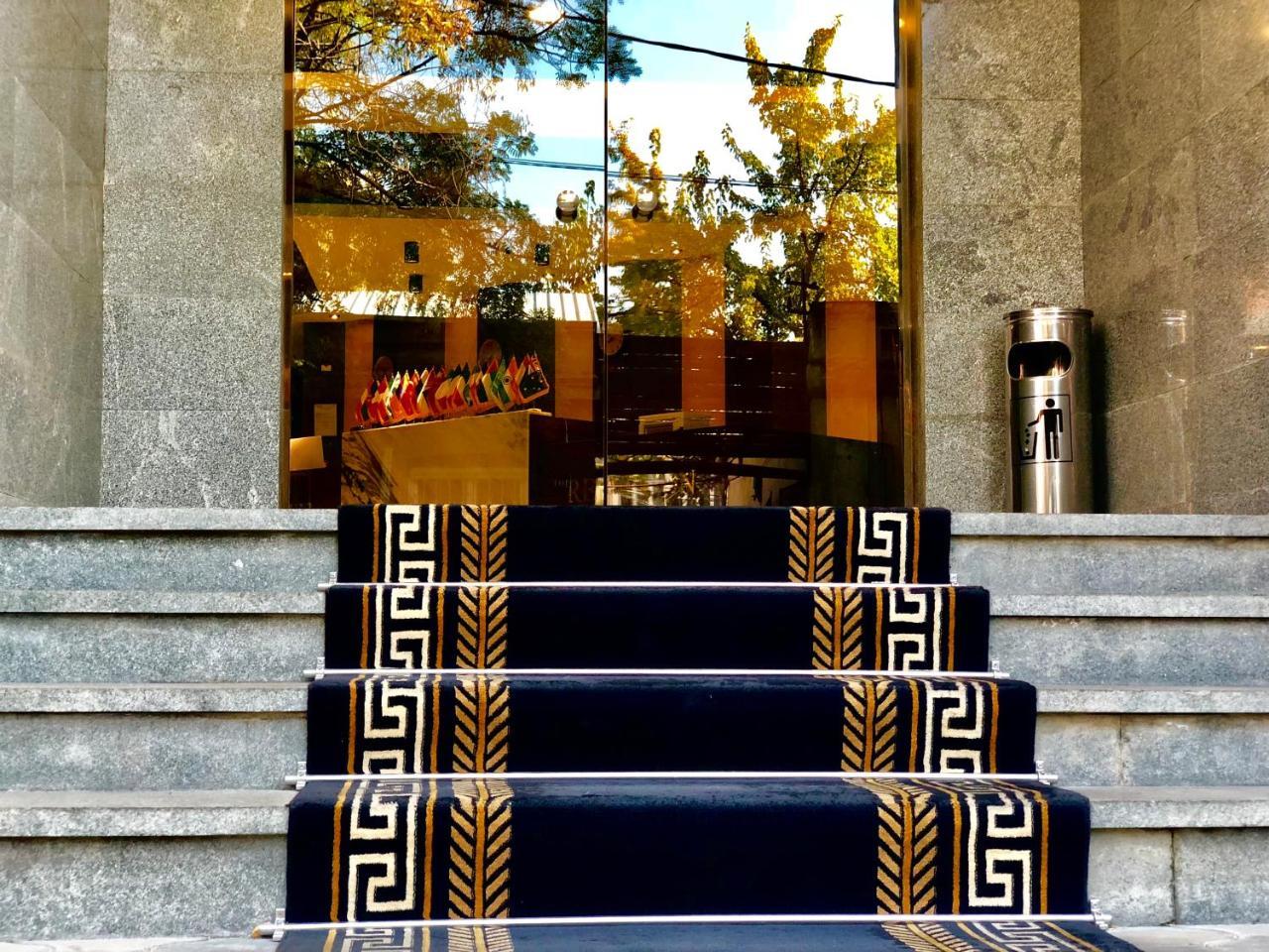 טביליסי Tbili Hotel מראה חיצוני תמונה