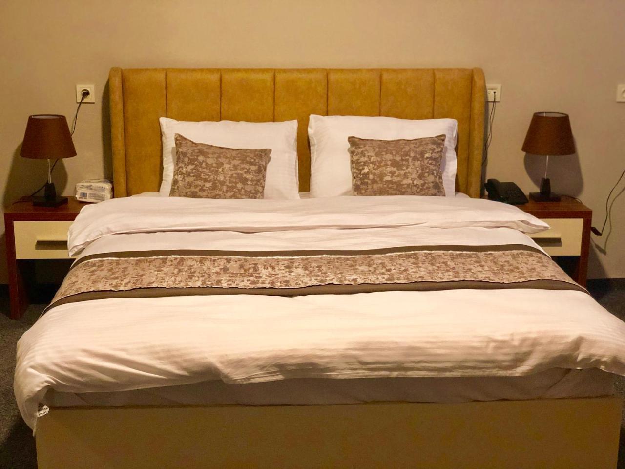 טביליסי Tbili Hotel מראה חיצוני תמונה