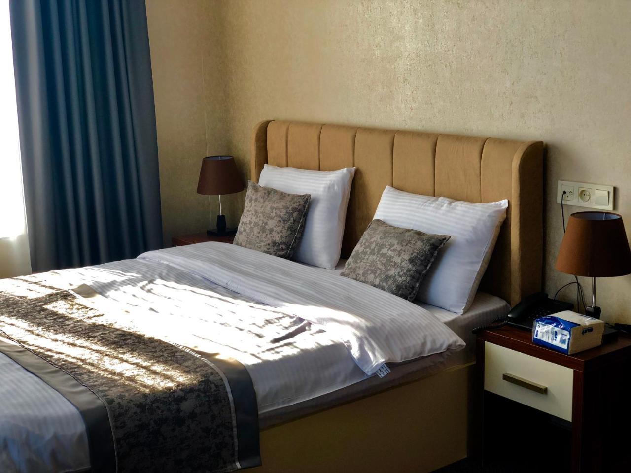 טביליסי Tbili Hotel מראה חיצוני תמונה