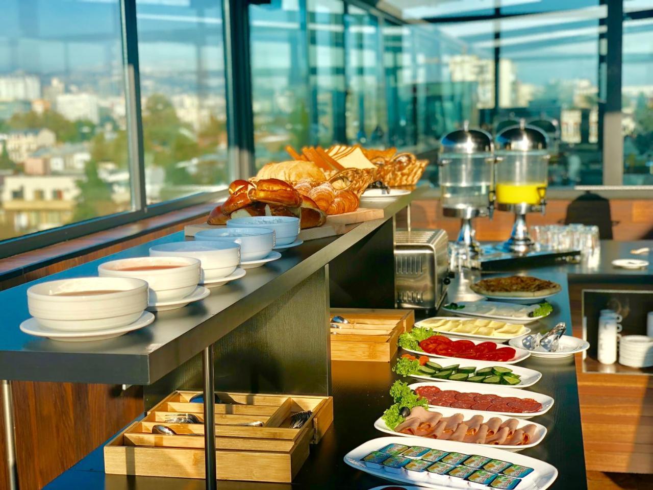 טביליסי Tbili Hotel מראה חיצוני תמונה
