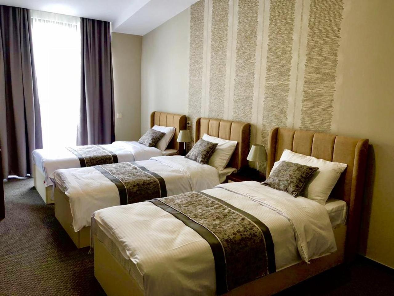 טביליסי Tbili Hotel מראה חיצוני תמונה